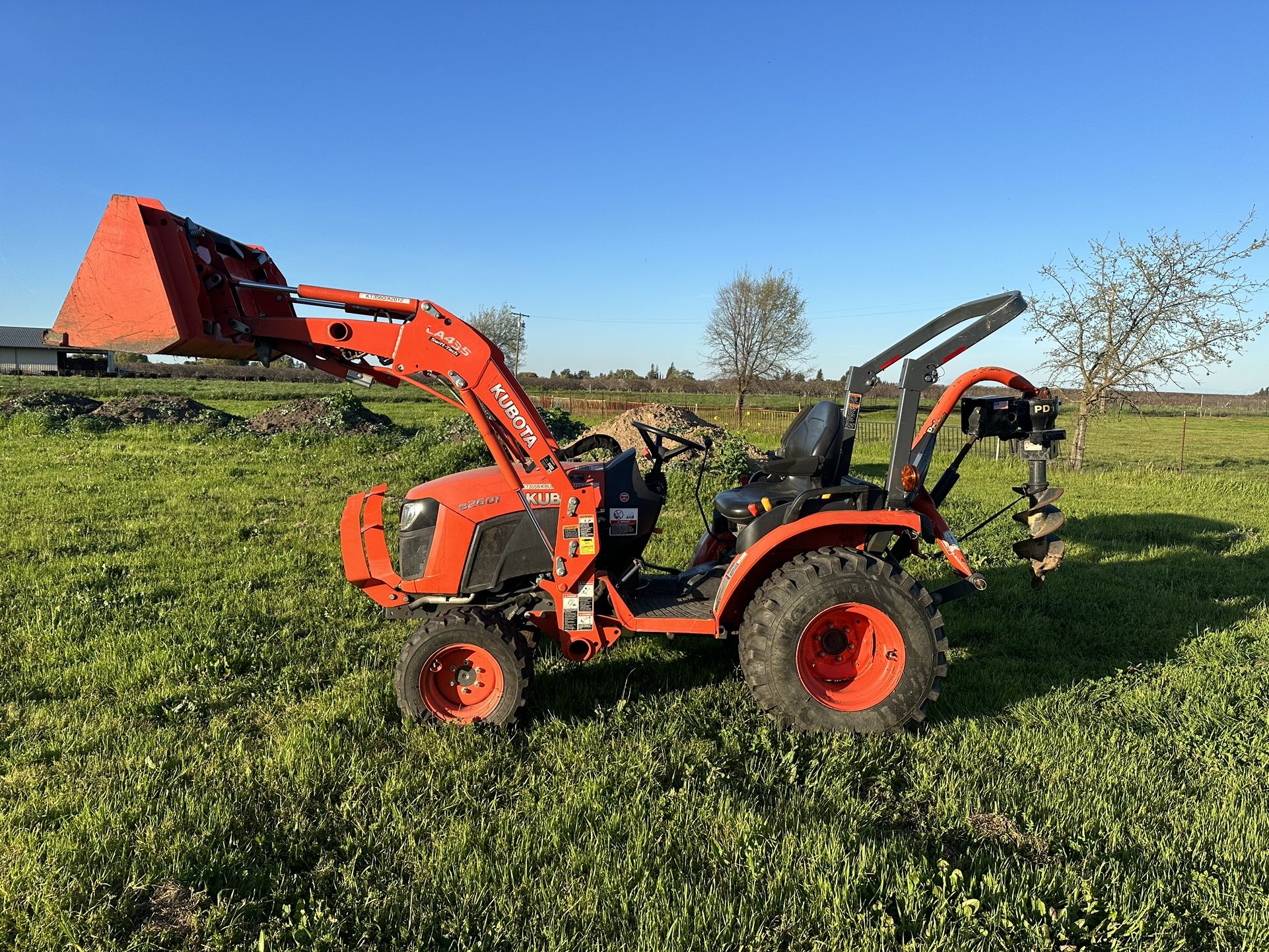 2019 Kubota B2601 Tractor w/attachments 