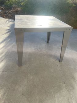 Hot water heater stand