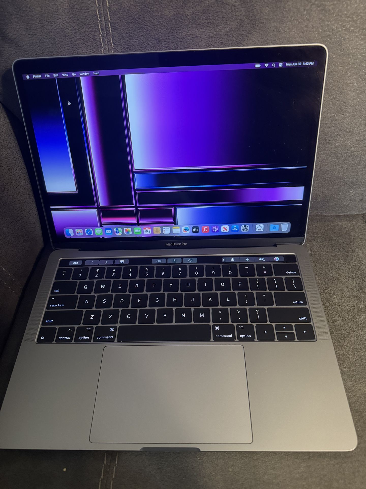 MacBook Pro 13 inch 2017 TouchBar with fingerprint sensor Super Fast  3.5 GHz i7 16 GB 512 GB SSD