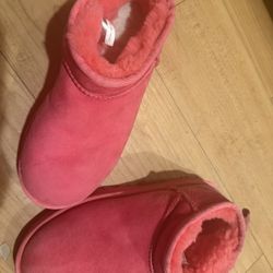 Pink Women’s Size 7 Ugg Boots Slippers