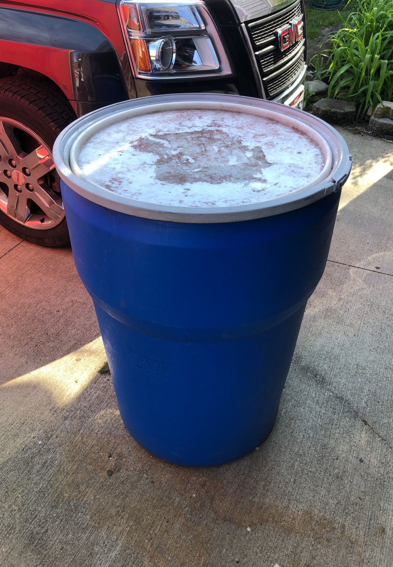 Two lid locking barrels.