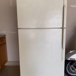 GE Refrigerator 