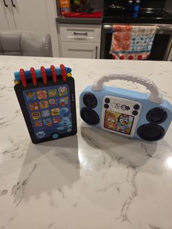 LEAP FROG BLUES CLUES TEACHING TABLET, BLUEY DANCE MODE BOOM BOX SEE DESCRIPTION