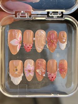 Handmaid press on nails