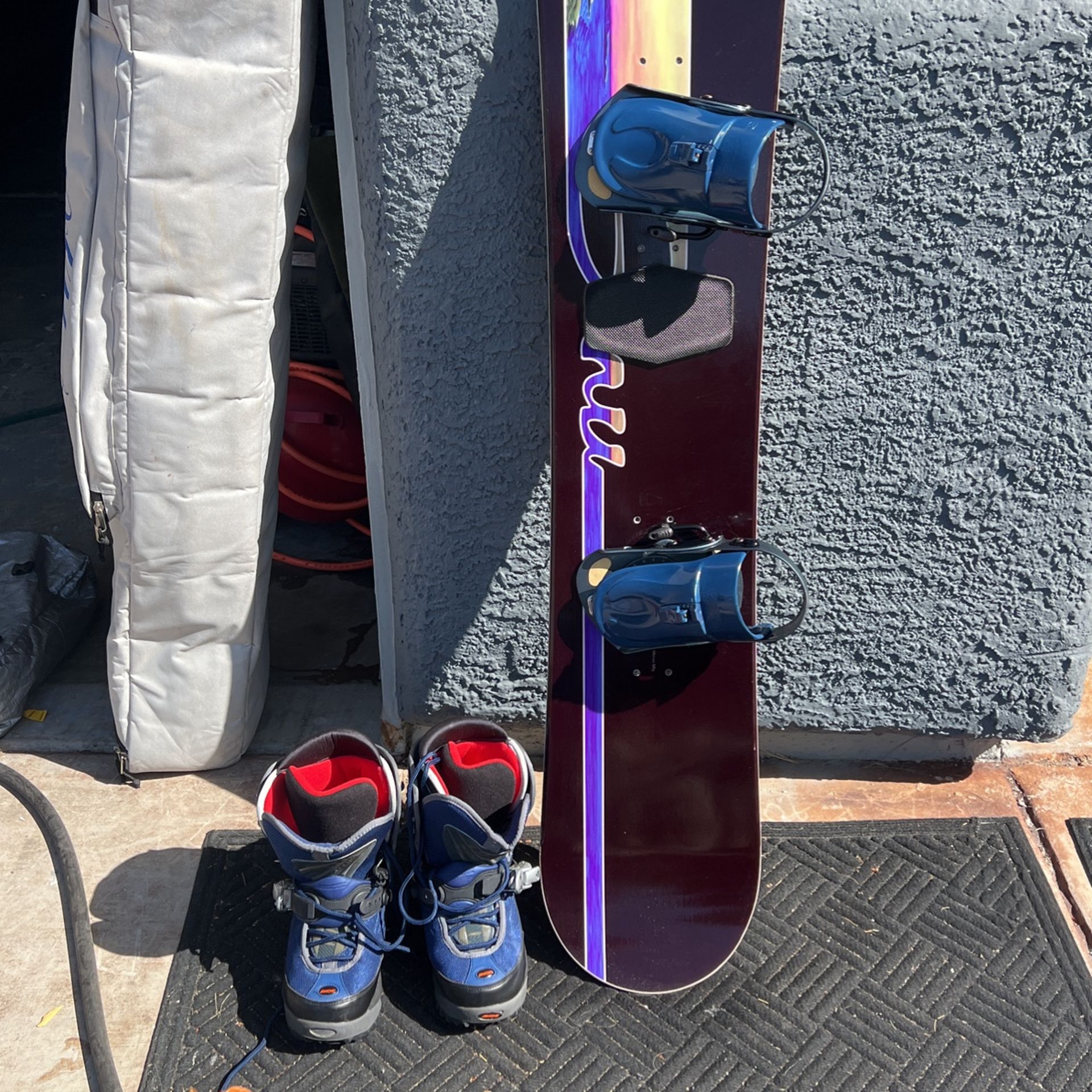 GNU Temple Cummins 158cm Snowboard/Bindings Boots And Bag