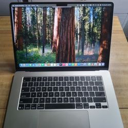 Apple MacBook Air 15-inch M4 (2025) - 16GB RAM  - 256GB SSD - Starlight - Like New -Warranty 