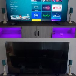 58” Hisense Roku Smart TV – Like New – Remote Included
