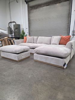 3pc Sectional with movable chassis-Free Delivery‼️