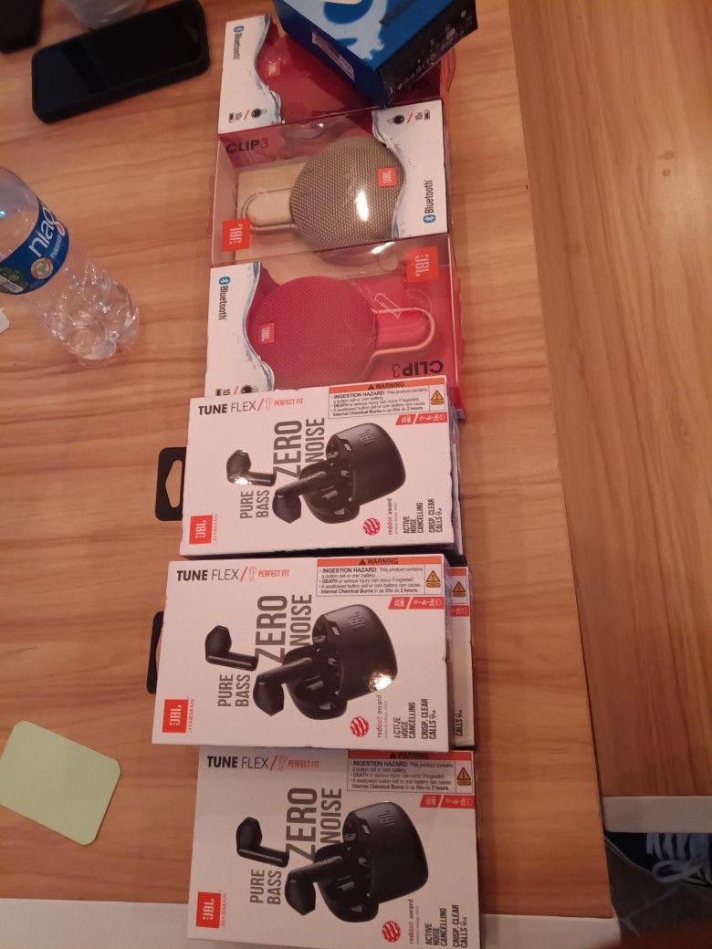 JBL Tune Flex And JBL Clip 3 / Skull Candy Rail Earbudz