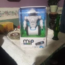  Brand New Amazing Robot.has Personality Plays https://offerup.com/redirect/?o=R2FtZXMuZHJpdmU= With App On Phone...motion Response.  retails For 99.9