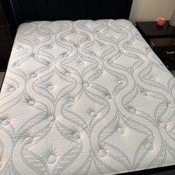 Ashley Furniture Queen Set 
