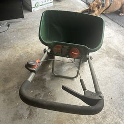 The Scott’s Deluxe seed Feeder