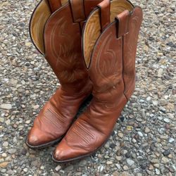 Light Brown Cowboy Boots – Western Style (Scuffed Tips)