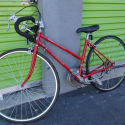 vintage Schwinn Sprint men's 10-speed bicycle. 