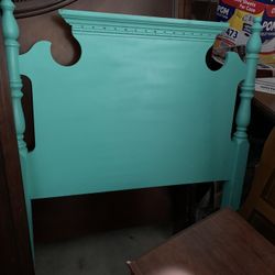 🌿TWIN SIZE BED FRAME AQUA COLOR WITH HEADBOARD AND METAL RAILS 🌺