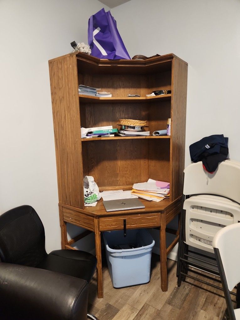 CORNER BOOK SHELVE