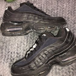 Black airmax 95s: size7y