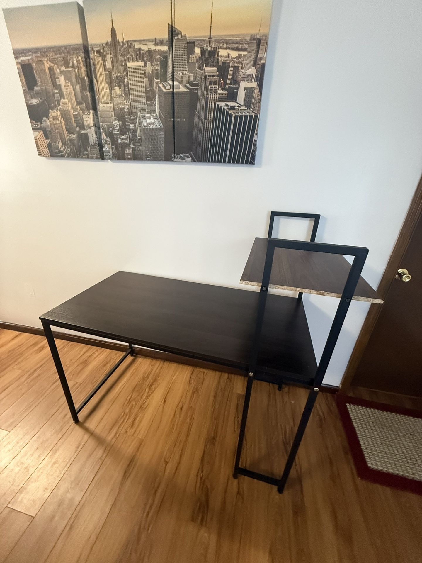 Dark brown computer desk in great condition measurement is on the picture