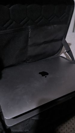 APPLE MACBOOK PRO LAPTOP