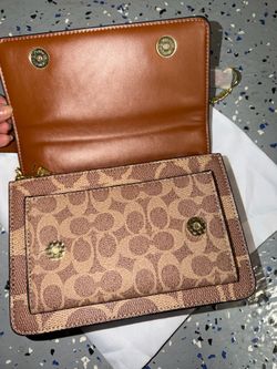Hermosa cartera para dama disponible. Se hacen envíos en todo USA