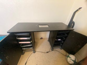 Manicurists table / Mesa de manicurista