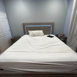King Size Bedroom Set w/ Vanity 