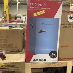 Frigidaire 3.2 cu. ft. Retro Mini Fridge in Blue