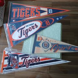 7 Detroit Tigers Pennants 