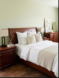 King sleigh bed