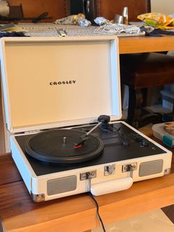 Crosley Cruiser Plus Turntable Record Player