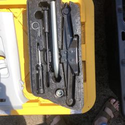 Mk7 Alltrack Spare Tire Kit 