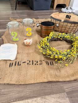 Vintage decor lot
