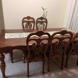 Italian dinning table and chairs for 6