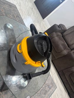 Compact Wet/Dry Shop Vacuum