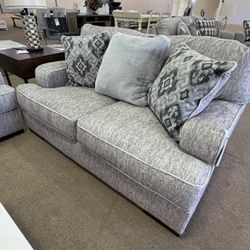 Brand New Loveseat Ashley Signature 