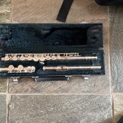 Yamaha YFL221 Flute 