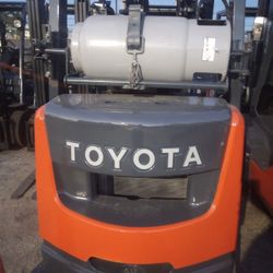 FORKLIFT TOYOTA 5000# Triple Mast...