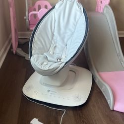 4 Moms Multi motion Swing  
