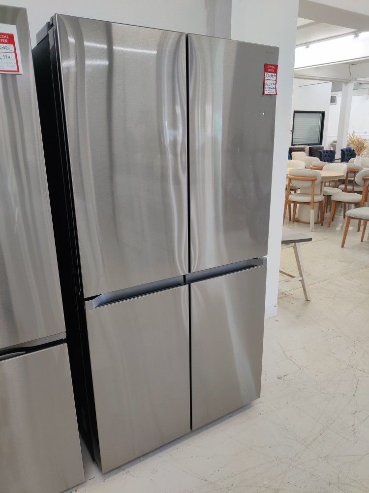 New Samsung - 23 cu. ft. 4-Door Flex French Door Counter Depth Smart Refrigerator with Beverage Cent