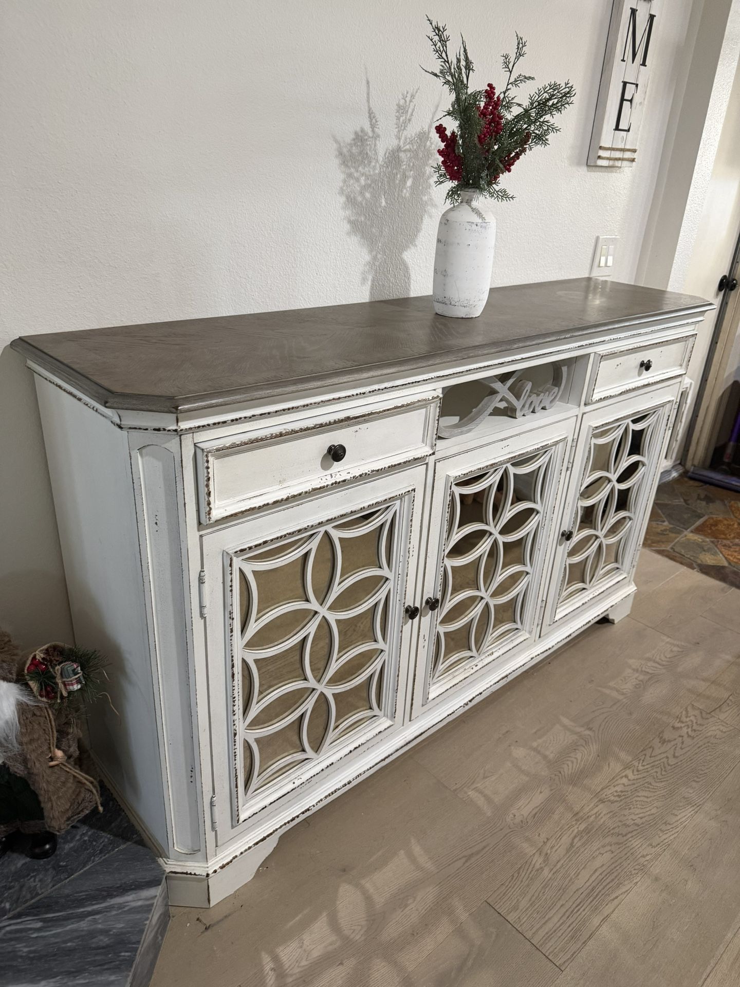 Scarlet Buffet Table