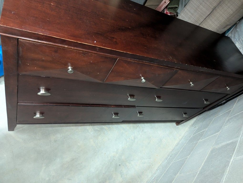 6-Drawer Mahogany Wood Dresser