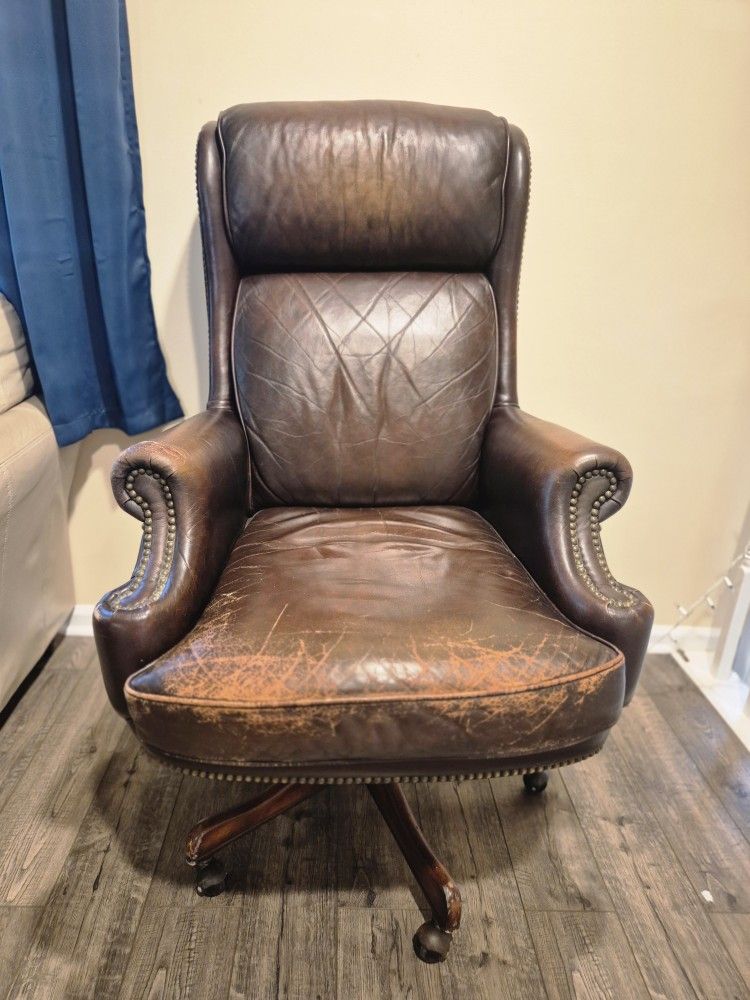 Oversized executive leather swivel chair