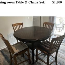 Dining Room Table & Chairs Set