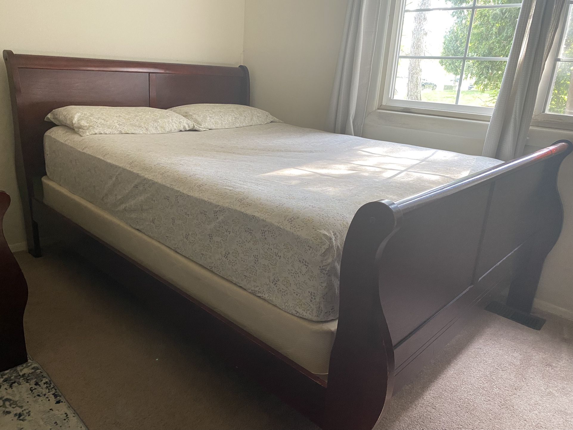 Queen Bedroom Set: Brown Wooden Bed Frame With Box, Mirror Dresser, And A Dresser