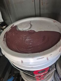 Pinturas Nuevas Exterior Color Guinda o marron