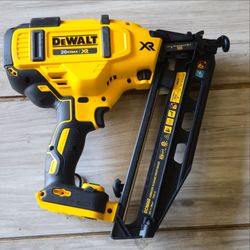 DEWALT 20V MAX XR Lithium-Ion Electric Cordless 16-Gauge Angled Finishing Nailer (Tool Only)