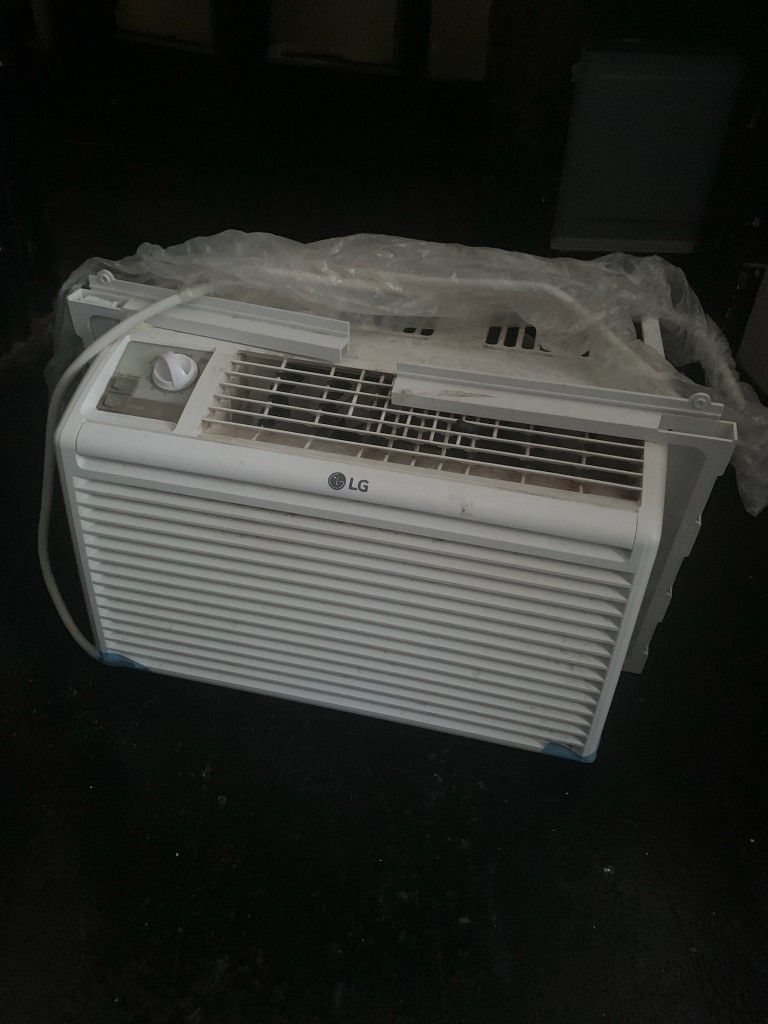 Air Conditioner Unit LG
