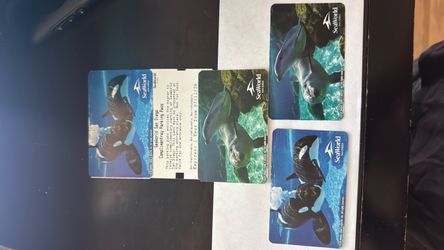 SeaWorld Tickets  4 with parking pass