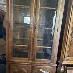 Ethan Allen French Country China Cabinet /lighted