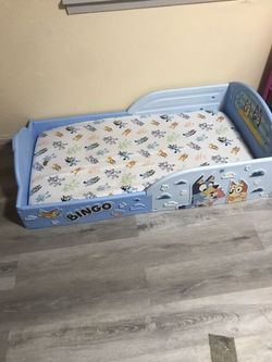 Bluey toddler bed w/ mattress and desk w/ chair